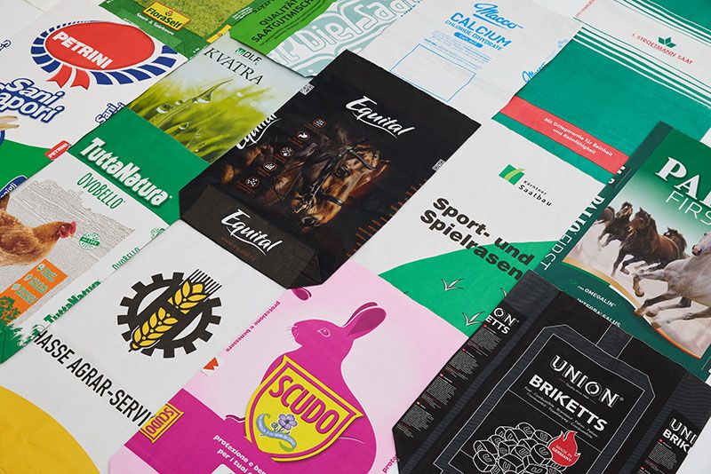 immagine sacchi a bocca aperta